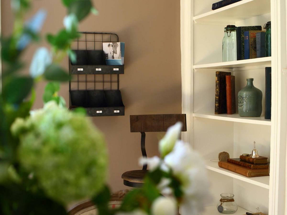 41 Maufoux By Bruno Colin Apartment Бон Стая снимка